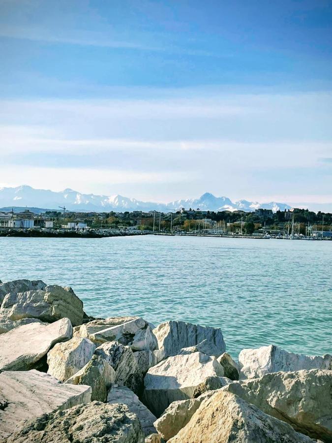 Ristorante Hotel Lucia - 100 Mt Dal Mare Giulianova Kültér fotó