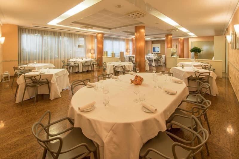 Ristorante Hotel Lucia - 100 Mt Dal Mare Giulianova Kültér fotó