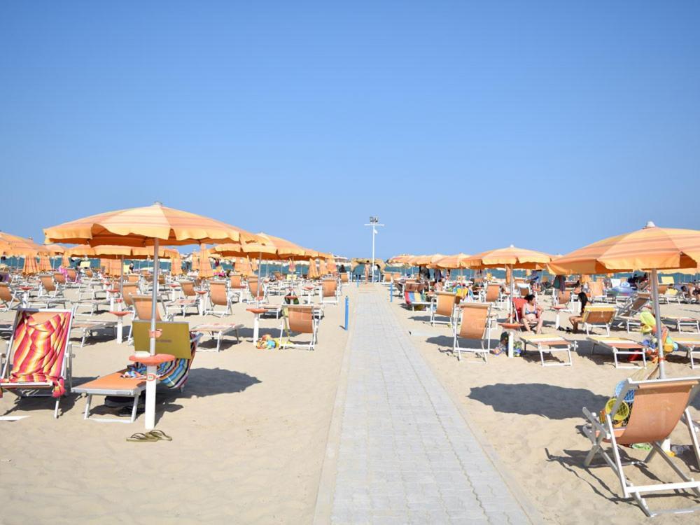 Ristorante Hotel Lucia - 100 Mt Dal Mare Giulianova Kültér fotó